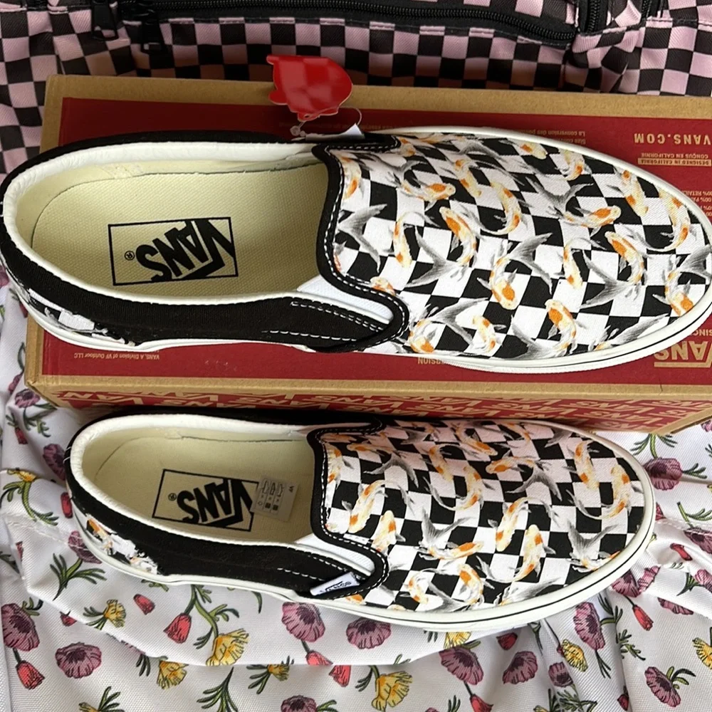 Vans WMNS Classic Slip-0n
Checkerboard Koi/Black
VN0A5JMHVG3
Sneakers - Picture 4 of 16